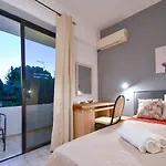 Ikaros מלון דירות פליראקי