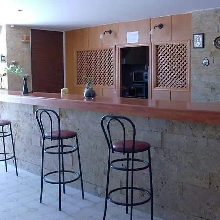 Ξενοδοχείο με διαμερίσματα Ikaros Φαληράκι